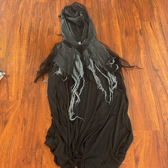 Miss Reaper costume. Size 10-12 - Picture 2 of 5